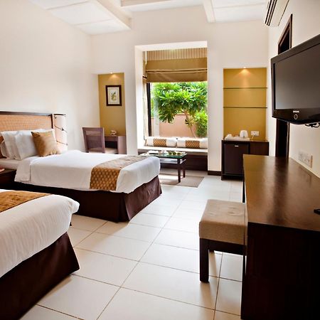 Lemon Tree Hotel, Tarudhan Valley, Manesar Gurgaon Exteriör bild