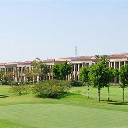 Lemon Tree Hotel, Tarudhan Valley, Manesar Gurgaon Exteriör bild