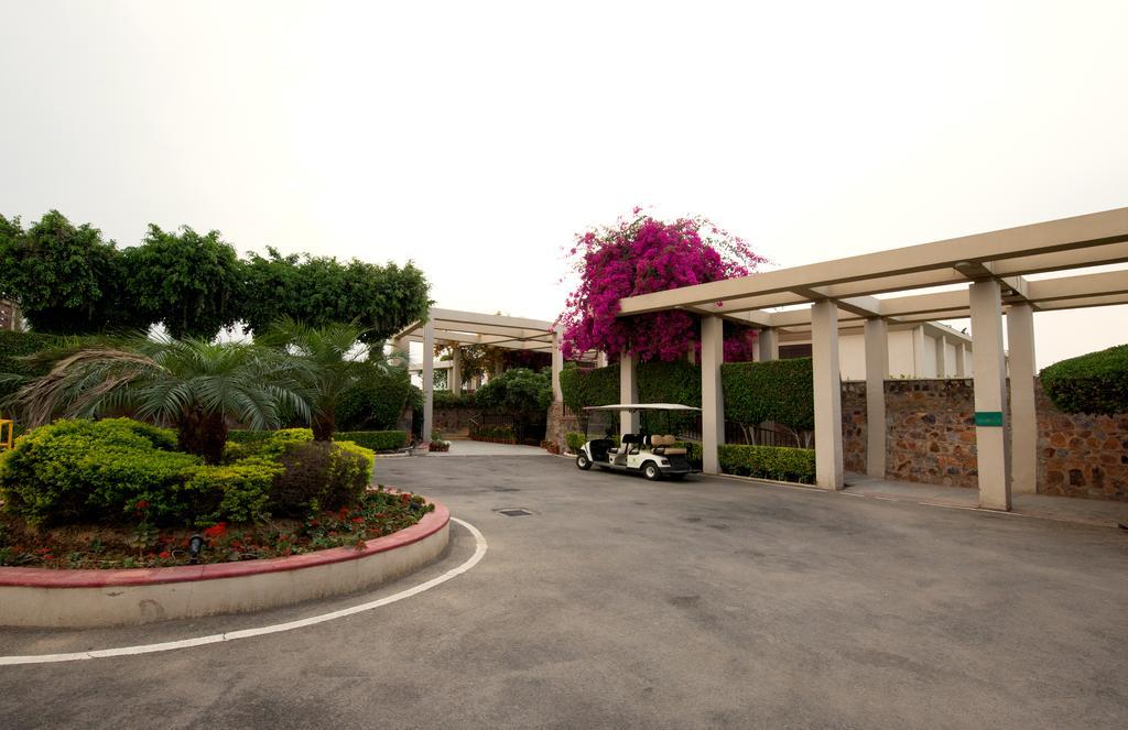 Lemon Tree Hotel, Tarudhan Valley, Manesar Gurgaon Exteriör bild