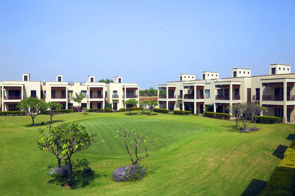 Lemon Tree Hotel, Tarudhan Valley, Manesar Gurgaon Exteriör bild