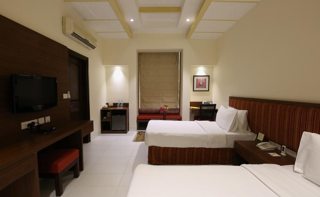 Lemon Tree Hotel, Tarudhan Valley, Manesar Gurgaon Exteriör bild