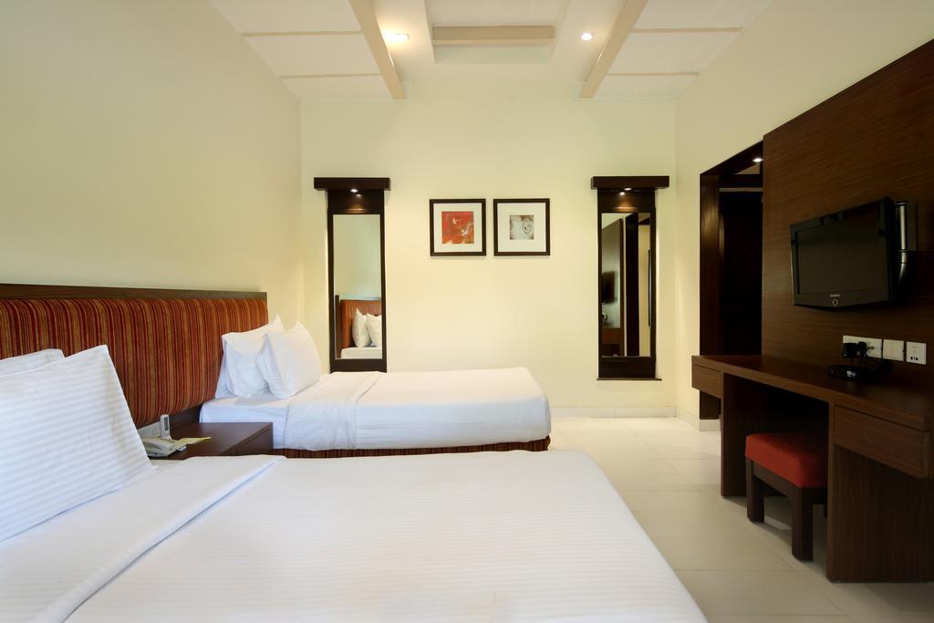 Lemon Tree Hotel, Tarudhan Valley, Manesar Gurgaon Exteriör bild