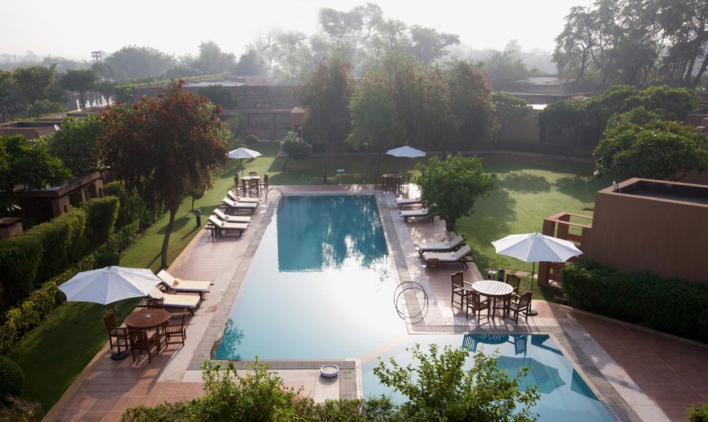 Lemon Tree Hotel, Tarudhan Valley, Manesar Gurgaon Exteriör bild