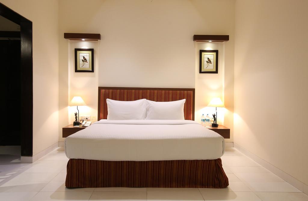 Lemon Tree Hotel, Tarudhan Valley, Manesar Gurgaon Exteriör bild