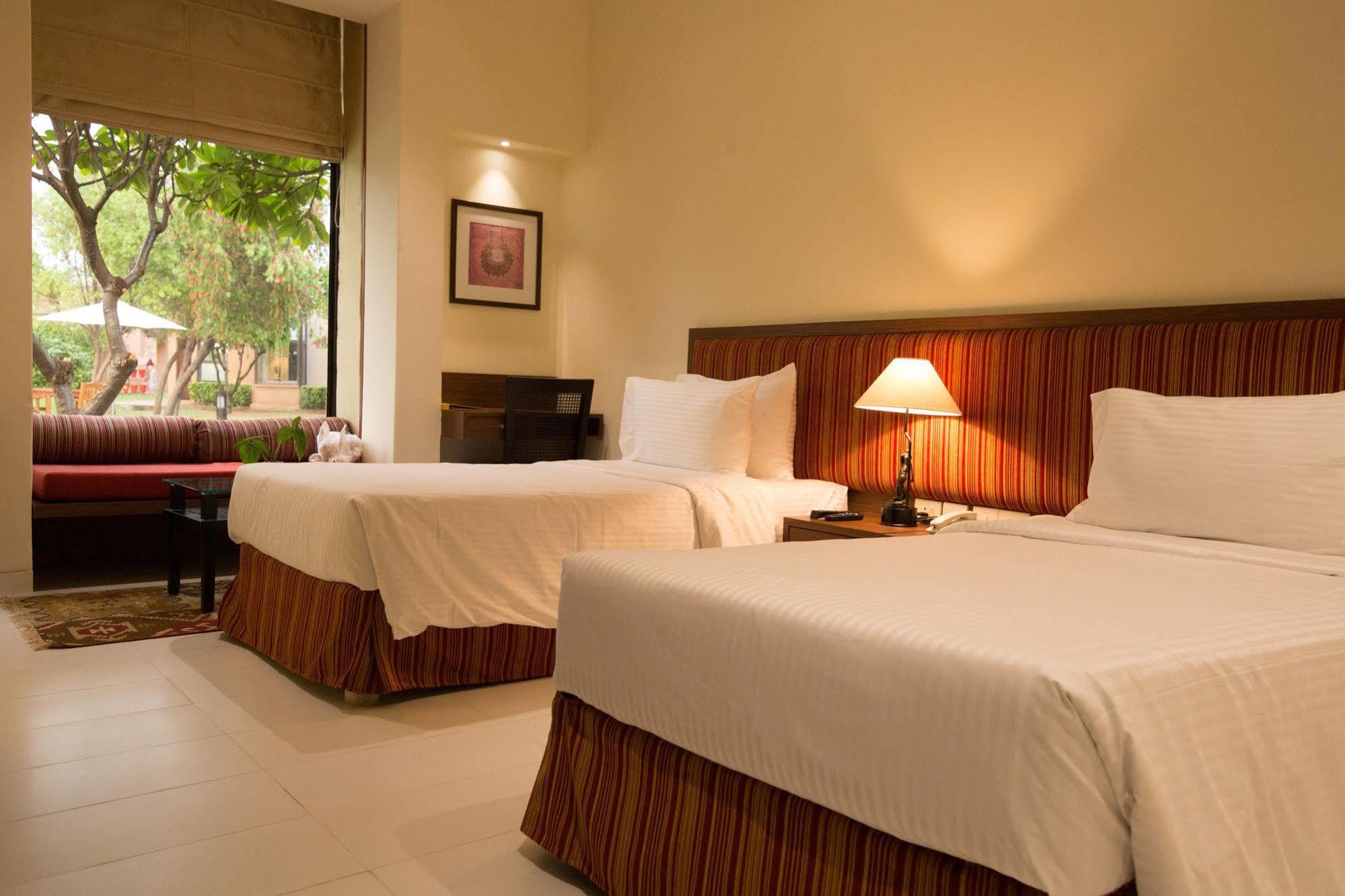 Lemon Tree Hotel, Tarudhan Valley, Manesar Gurgaon Exteriör bild