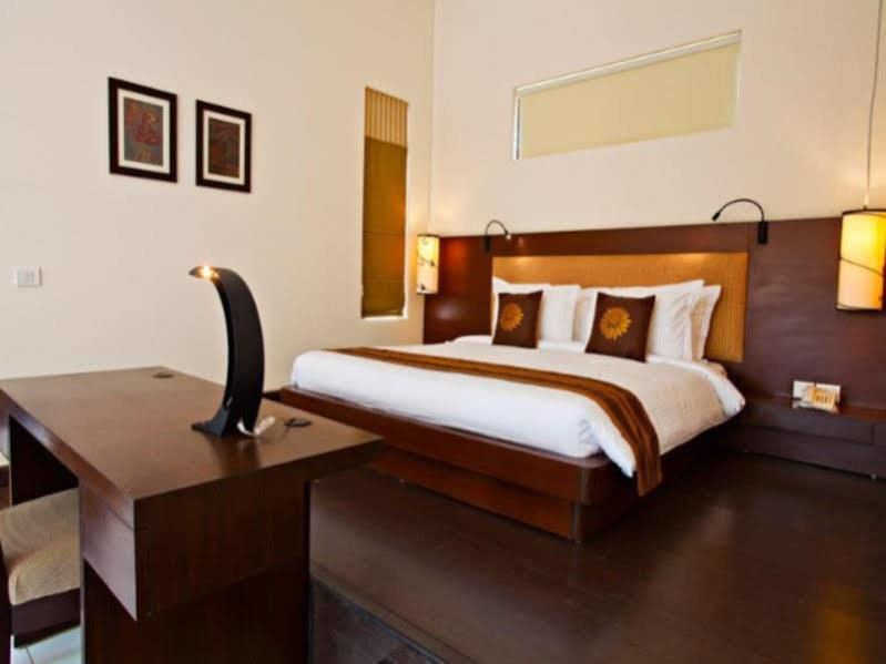 Lemon Tree Hotel, Tarudhan Valley, Manesar Gurgaon Exteriör bild