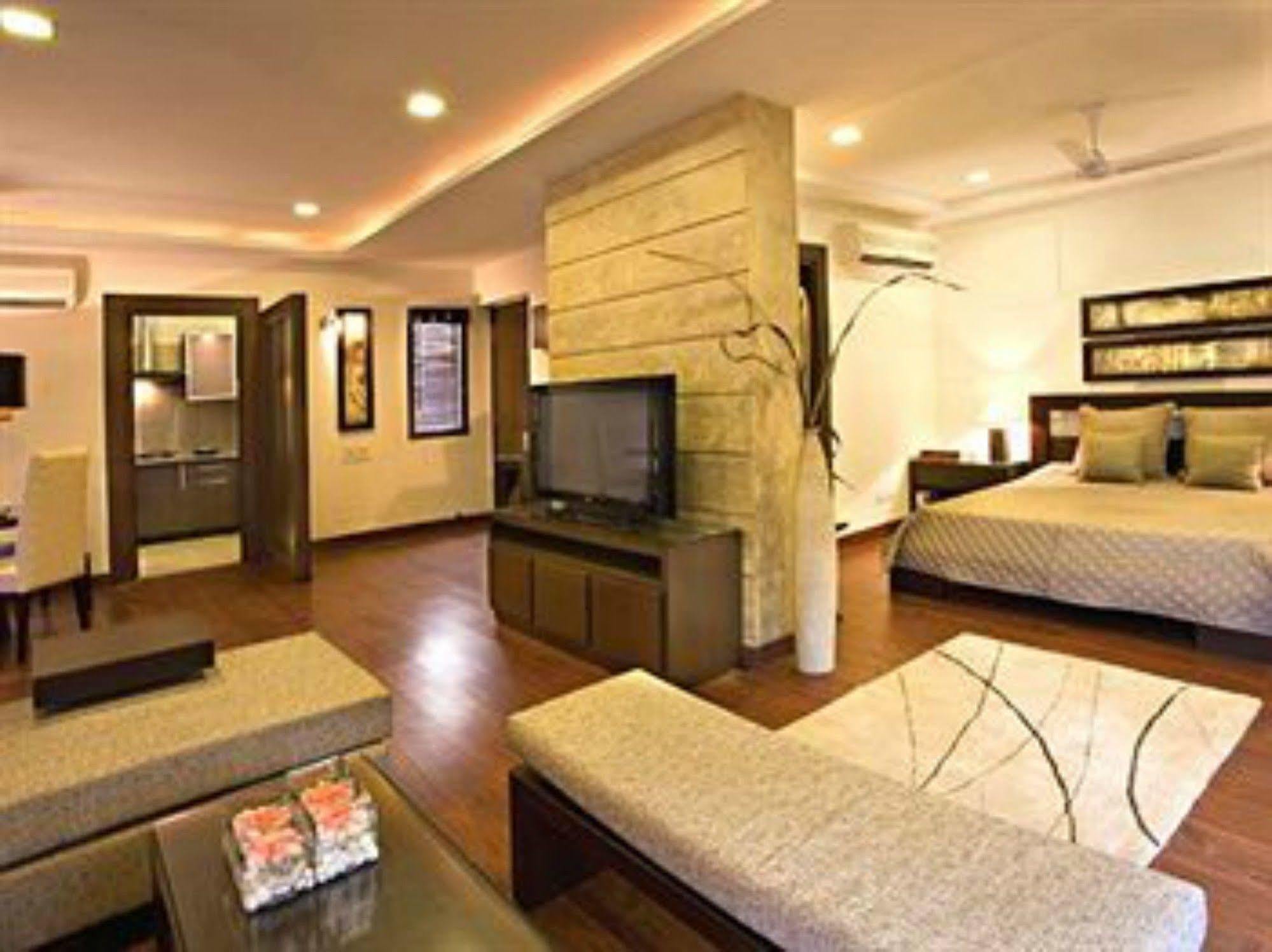 Lemon Tree Hotel, Tarudhan Valley, Manesar Gurgaon Exteriör bild