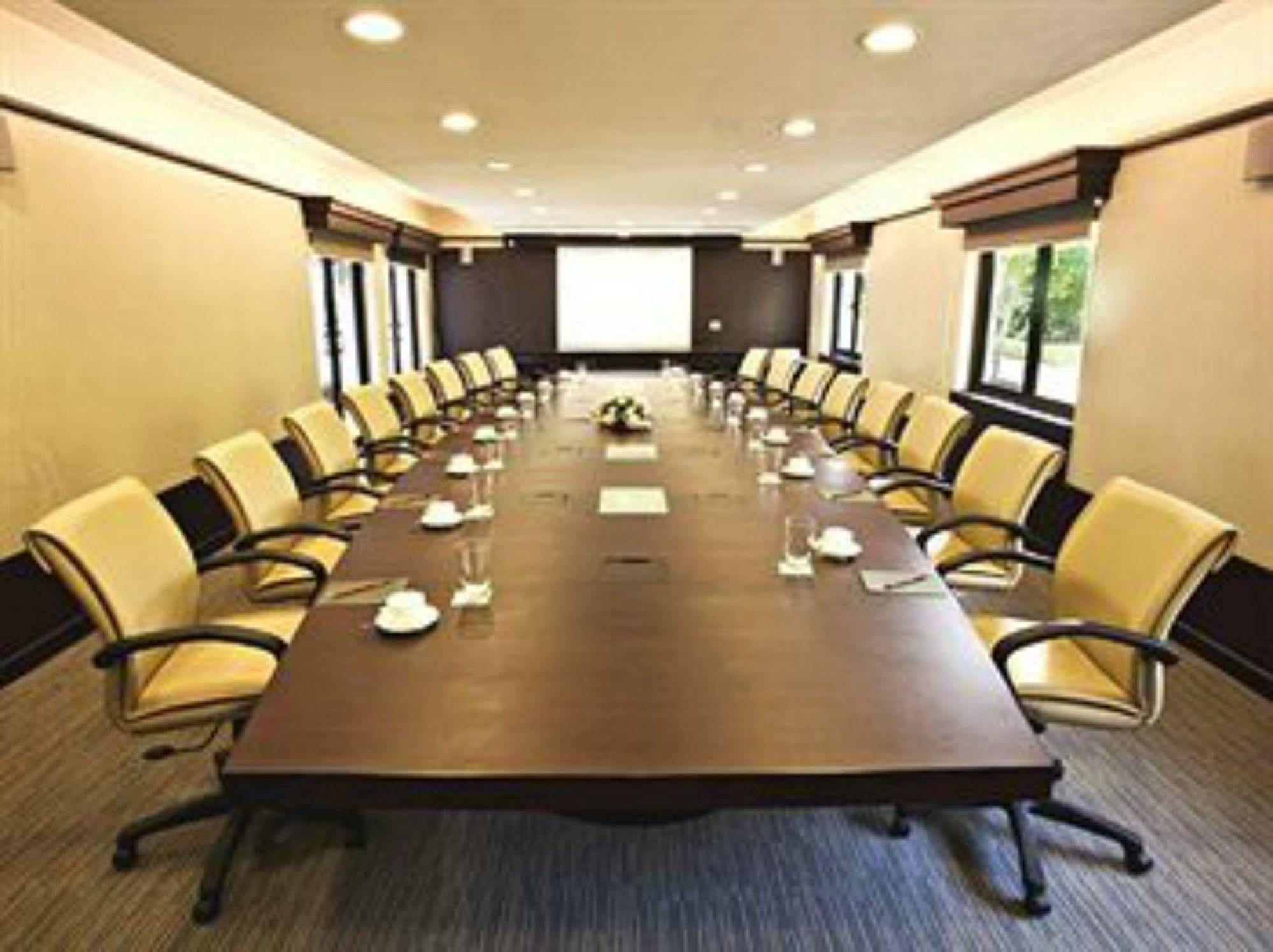 Lemon Tree Hotel, Tarudhan Valley, Manesar Gurgaon Exteriör bild