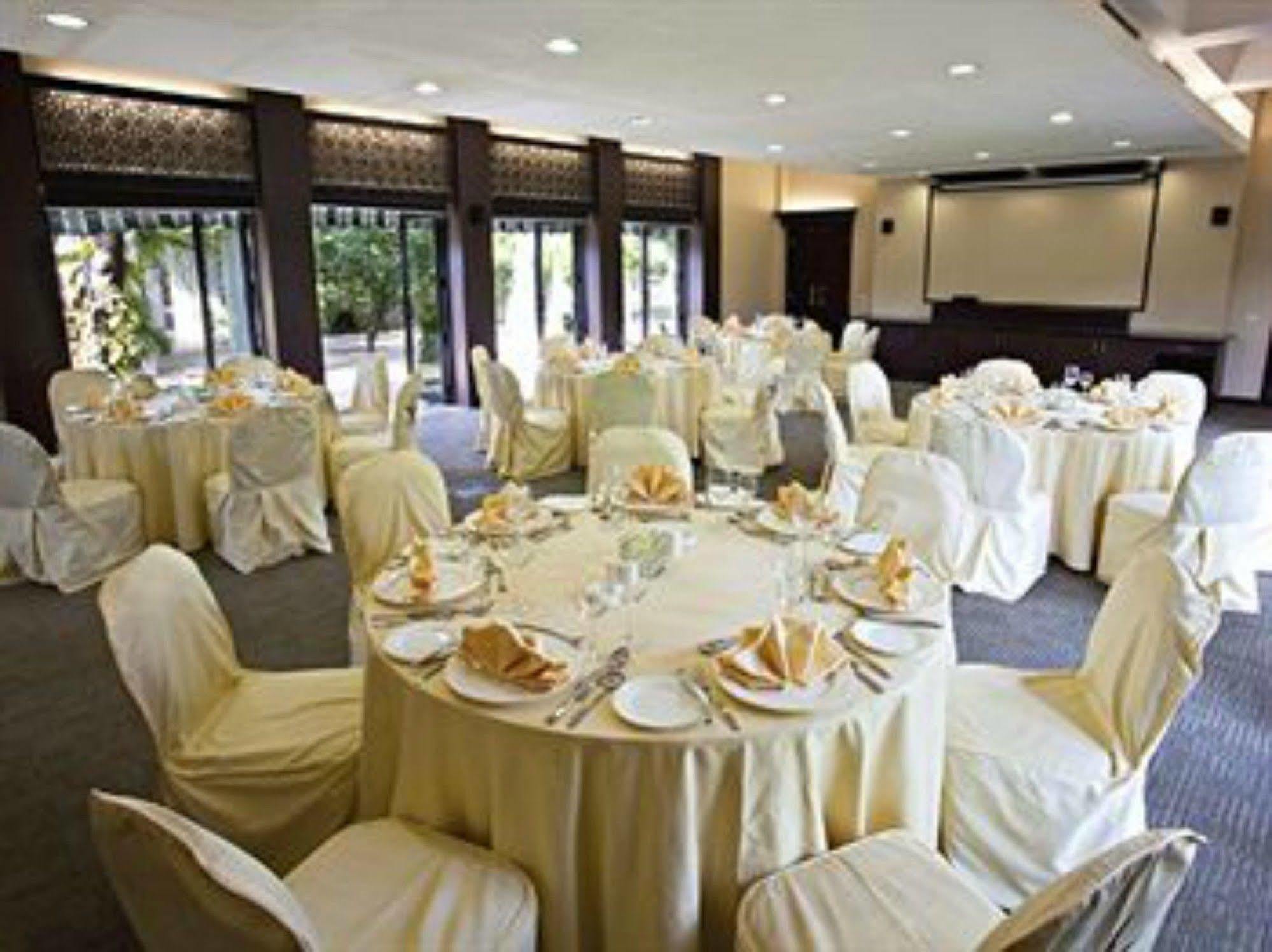 Lemon Tree Hotel, Tarudhan Valley, Manesar Gurgaon Exteriör bild