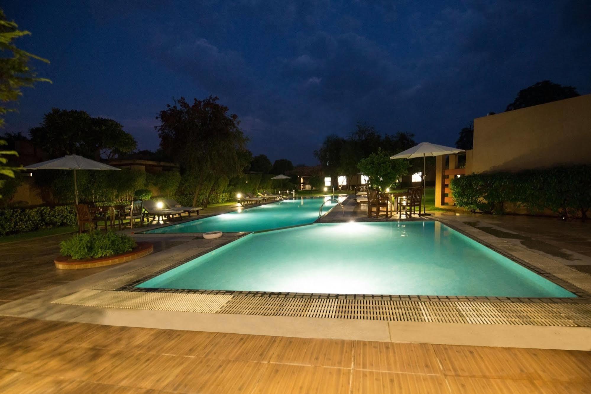 Lemon Tree Hotel, Tarudhan Valley, Manesar Gurgaon Exteriör bild