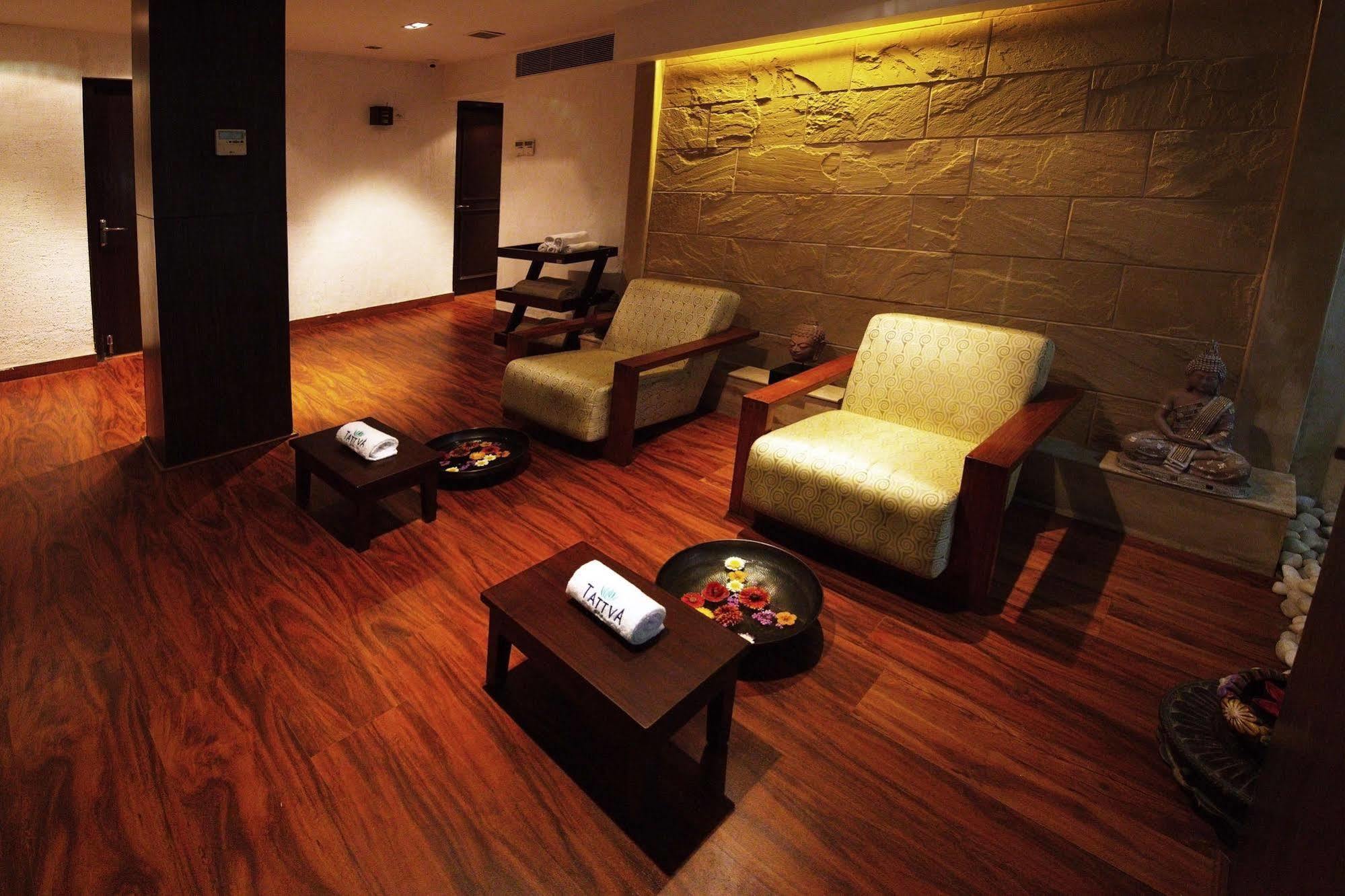 Lemon Tree Hotel, Tarudhan Valley, Manesar Gurgaon Exteriör bild