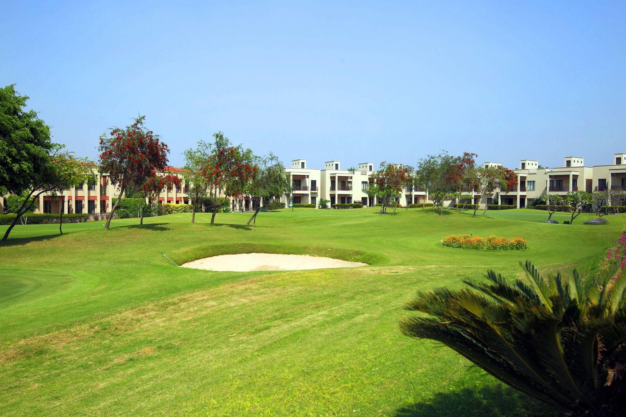 Lemon Tree Hotel, Tarudhan Valley, Manesar Gurgaon Exteriör bild