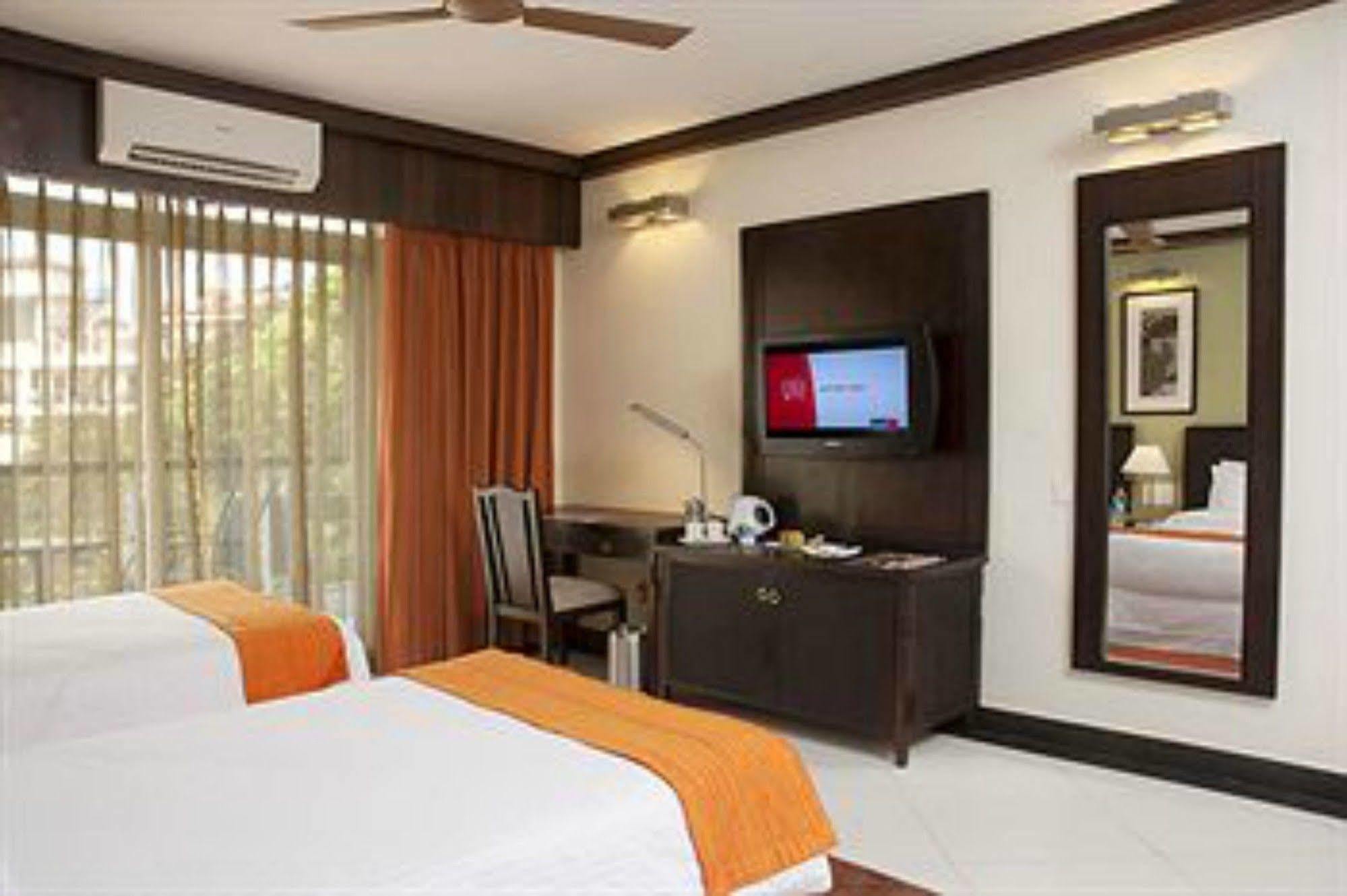 Lemon Tree Hotel, Tarudhan Valley, Manesar Gurgaon Exteriör bild
