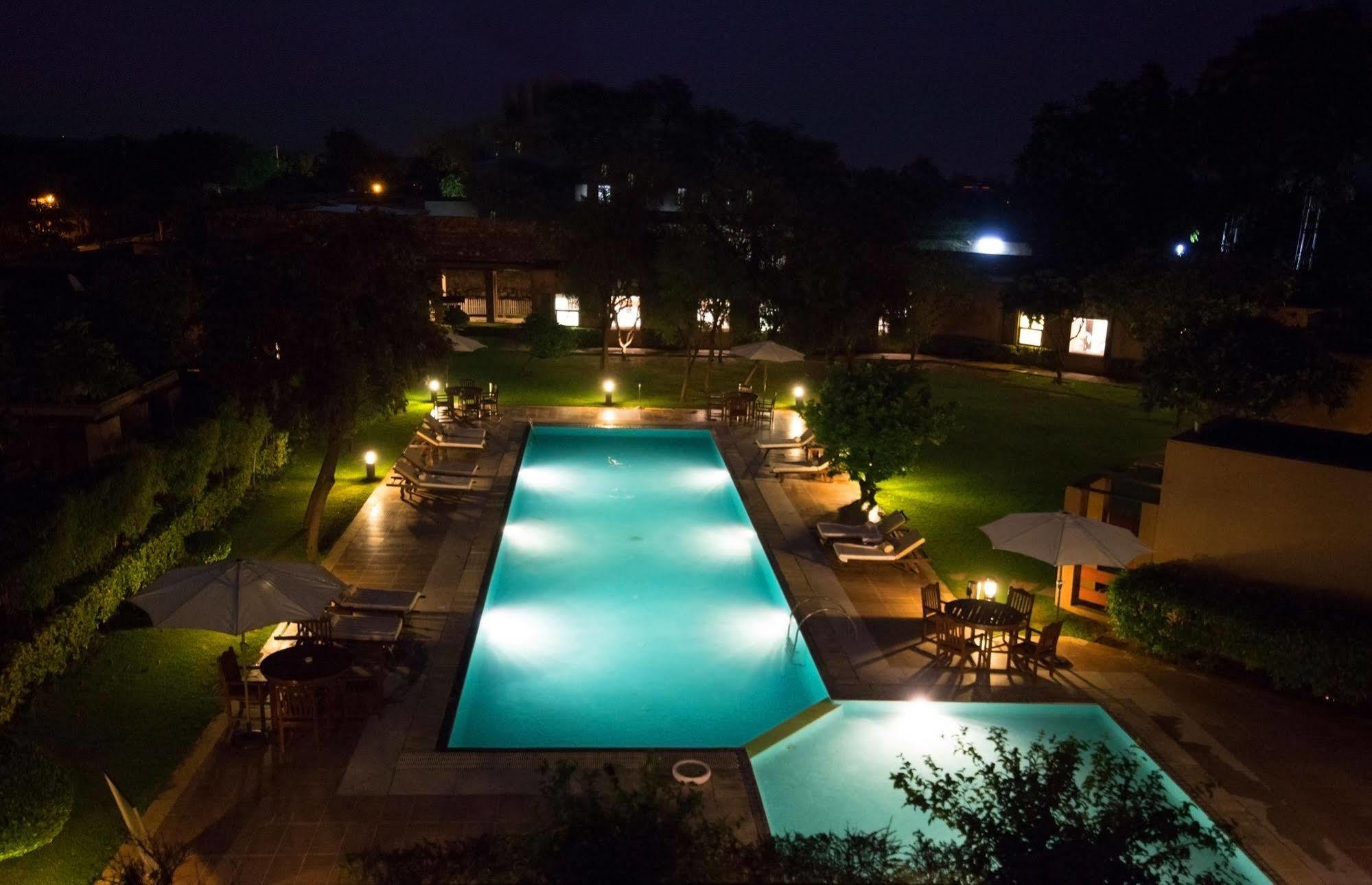 Lemon Tree Hotel, Tarudhan Valley, Manesar Gurgaon Exteriör bild