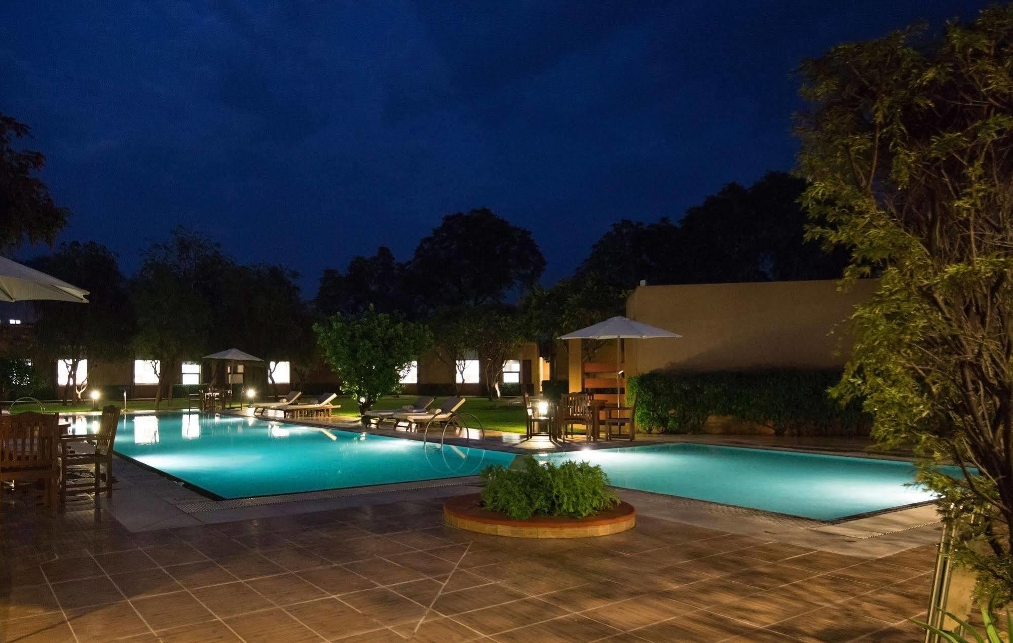 Lemon Tree Hotel, Tarudhan Valley, Manesar Gurgaon Exteriör bild